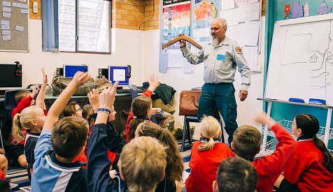 An Aboriginal NPWS educator leading an incursion at Coffs Harbour Christian Community School, 2019. Jay Black © NPWS