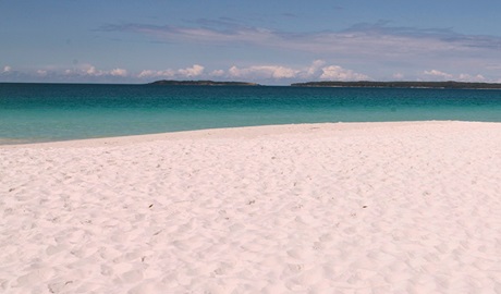 White sand and clear water at Hyams Beach, Jervis Bay National Park. Photo: David Finnegan &copy; OEH