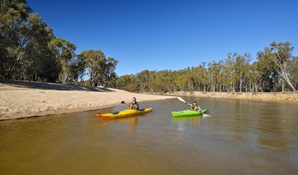 People kayaking in Murrumbidgee Valley National Park. Credit: Gavin Hansford © DPE