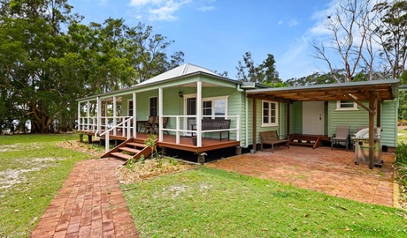 Cutlers Cottage exterior, Myall Lakes National Park. Photo credit: Troy Sinclair © Troy Sinclair