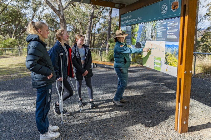Wollomombi Falls picnic area. Photo: Josh Smith © DPE
