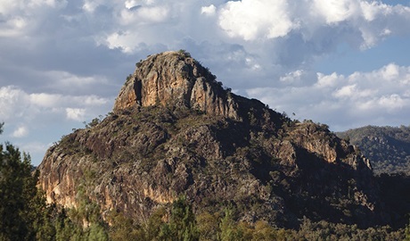 Mountain views along Wambelong Nature track, Warrumbungle National Park. Photo &copy; Rob Cleary